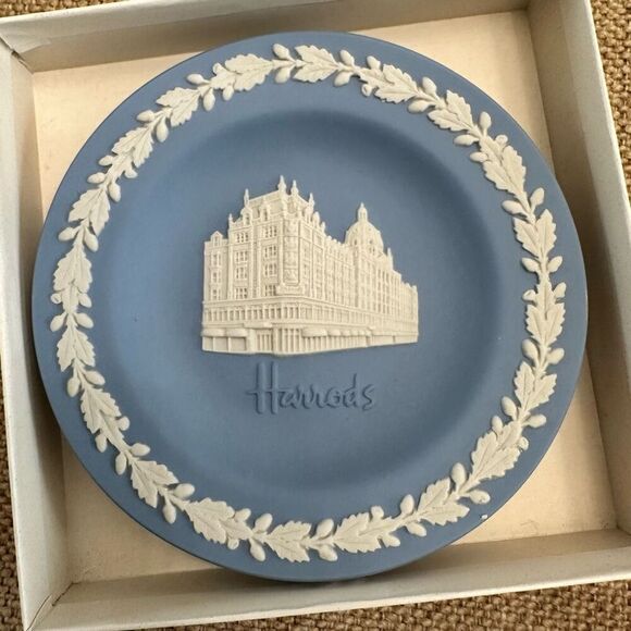 Wedgwood Blue Jasperware Harrods Trinket Dish Plate‎ England in Box - Picture 3 of 8